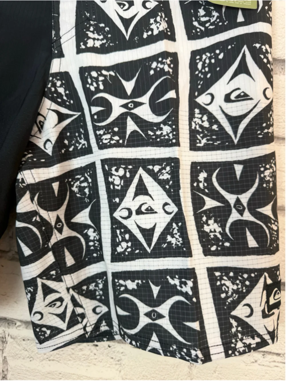 Men’s Quiksilver Highline Board Shorts size 31 Small Black White Geometric Swim